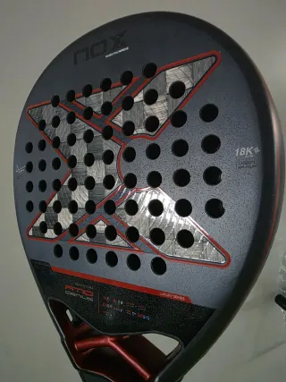 Pala de pádel Nox 18K+ 2025