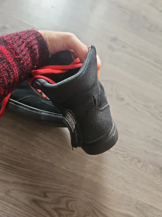 Botas de moto SX-2 negras con cordones rojos