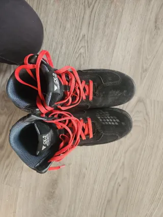 Botas de moto SX-2 negras con cordones rojos