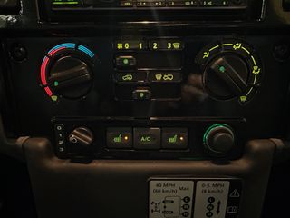 Land Rover Defender 90 Autobiography 67th An.