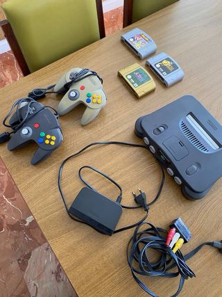 Nintendo 64 con 3 juegos y 2 mandos