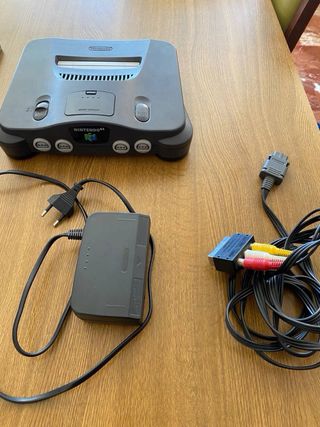Nintendo 64 con 3 juegos y 2 mandos