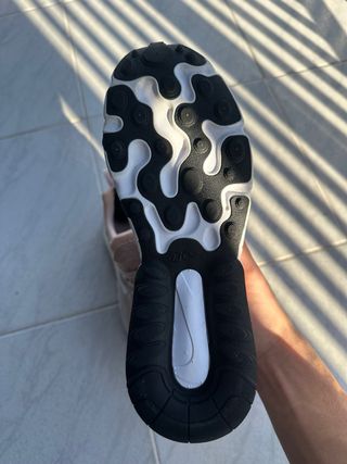 Nike Air Max 270 - 37.5