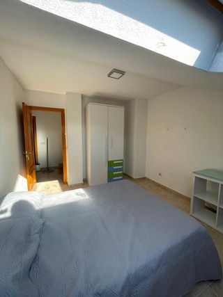 Se alquila habitación