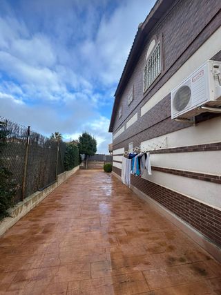 Se alquila habitación