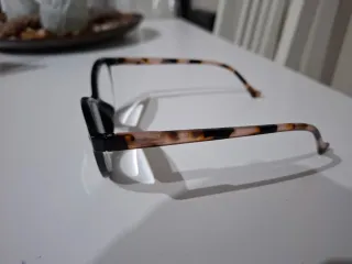 Gafas de ver negras estampadas