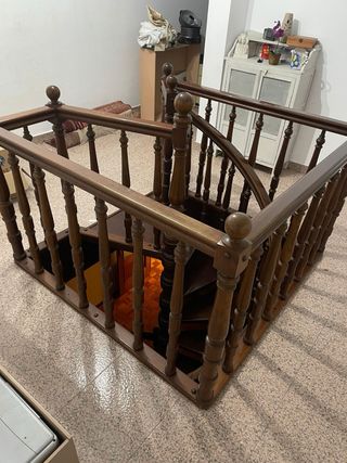 Escalera de caracol de madera de nogal maciza