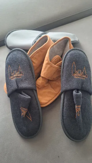 Lote de 4 pares de zapatillas de casa,num 40