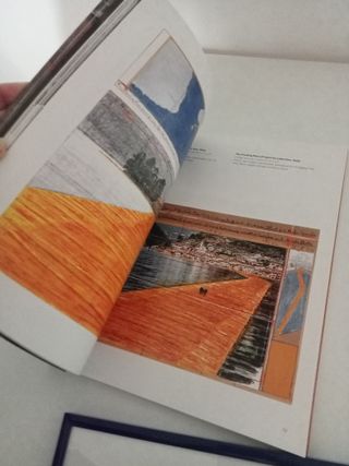 Christo. "The Floating Piers", Lago Iseo con libro