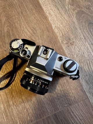 Camara Canon AE-1 con objetivo Canon 50mm 1.8