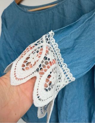 BlUsa vaquera detalle de encaje