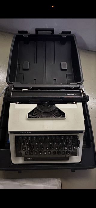 Máquina de escribir Adler Gabriela 12