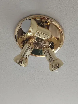 Lámpara de techo dorada