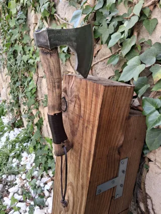 Hacha vikinga 1100grs una mano