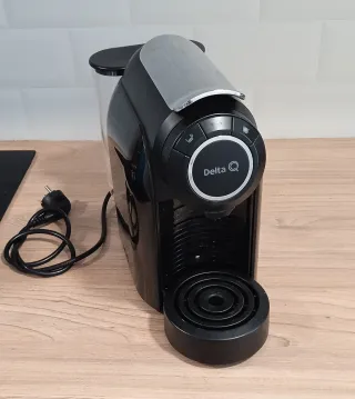 Cafetera Delta Q + Cápsulas