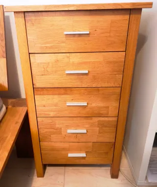 Cómoda de madera maciza en roble natural