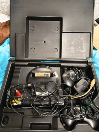 Maletín SEGA + MEGADRIVE + 2 MANDOS