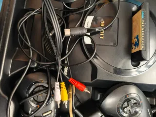 Maletín SEGA + MEGADRIVE + 2 MANDOS