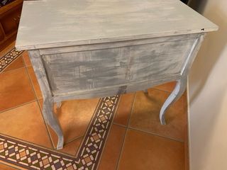 consola de estilo rústico o shabby chic, de madera