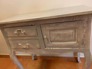 consola de estilo rústico o shabby chic, de madera