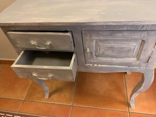 consola de estilo rústico o shabby chic, de madera