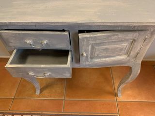 consola de estilo rústico o shabby chic, de madera