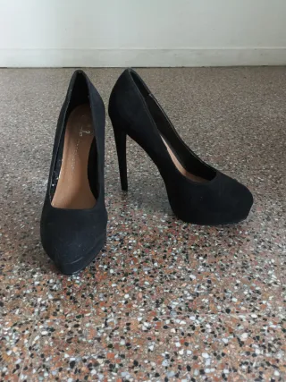 Lote de 10 zapatos de tacón y planos. Las marcas v