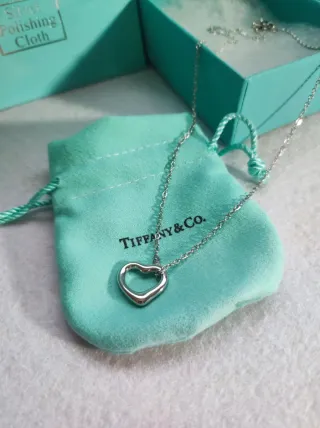 Collar Corazón viene con cajas y bolsas
