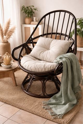 Sillón giratorio de ratán. Estilo vintage