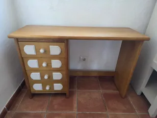 Escritorio madera con cajones
