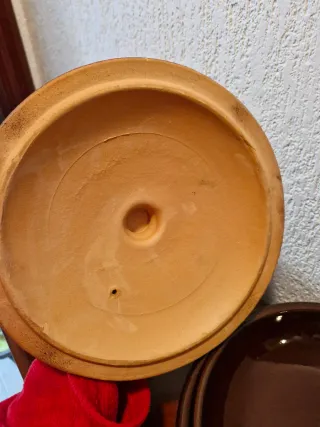 Olla de barro marrón