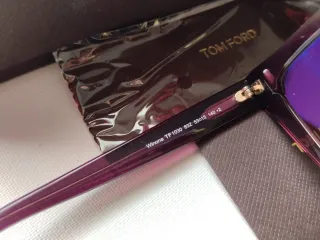 Gafas de Sol Tom Ford Winona tonos violeta.