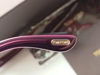 Gafas de Sol Tom Ford Winona tonos violeta.