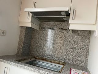 Muebles de cocina blancos, encimera de cocina