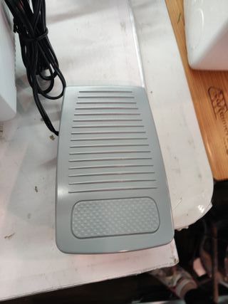 Máquina de Coser y Bordar Bernette Chicago 7