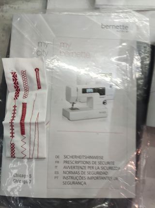 Máquina de Coser y Bordar Bernette Chicago 7