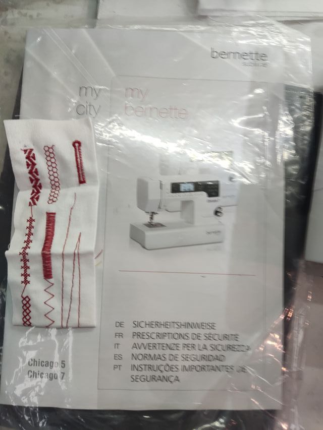 Máquina de Coser y Bordar Bernette Chicago 7