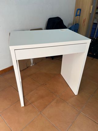2 Mesas blanca y metálica, una 30 las dos 55