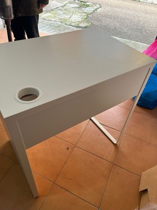 2 Mesas blanca y metálica, una 30 las dos 55