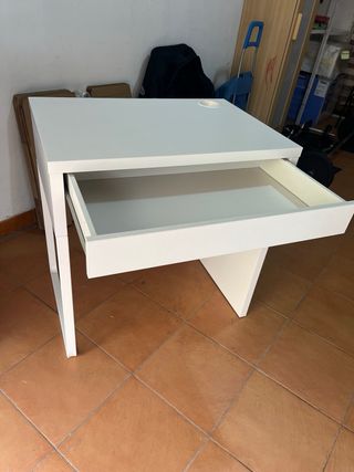 2 Mesas blanca y metálica, una 30 las dos 55