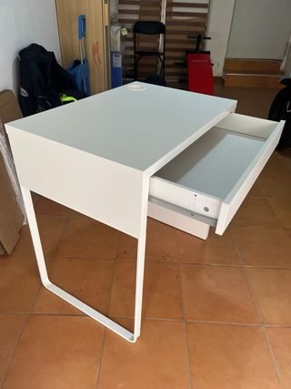 2 Mesas blanca y metálica, una 30 las dos 55