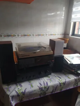 2 Tocadiscos, Amplificador y 4 Altavoces