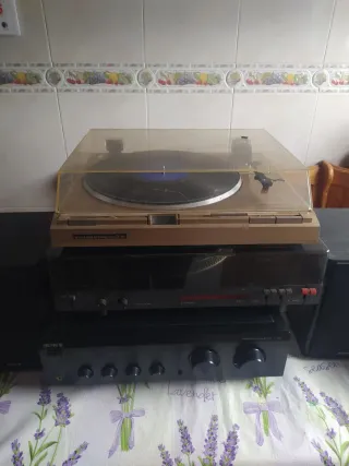 2 Tocadiscos, Amplificador y 4 Altavoces