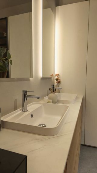 Mueble baño y vestidor madera y cristal