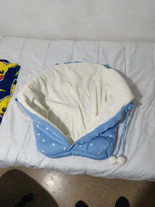 Saquito bebé invierno azul lunares