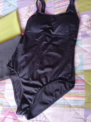 Bañador Nabaiji y 2 toallas