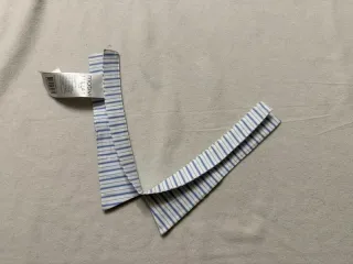 Colletto Motivi con bottoni e brillanti