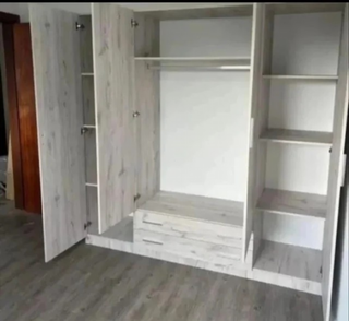 Armario de madera beige y gris