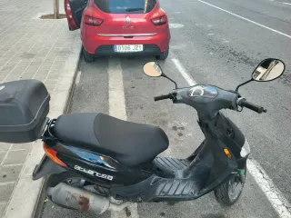 Ciclomotor Derbi Atlantis Negro