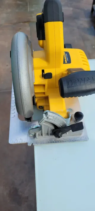 Sierra circular batería Dewalt DCS570